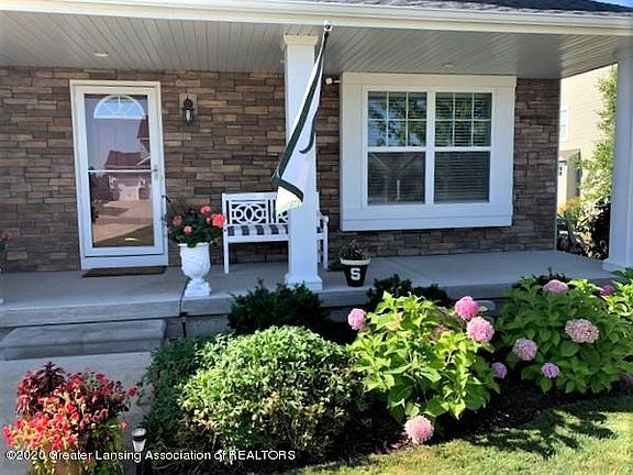 3rd image of 1278 Cambridge Cir
