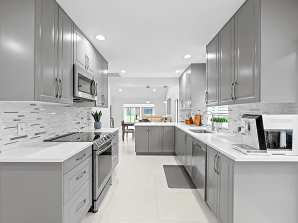 8020 Eastlake Dr, Boca Raton, FL 33433