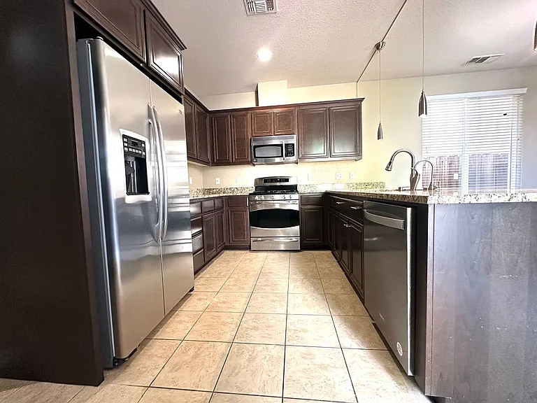 3895 Bethpage St — Photo 5