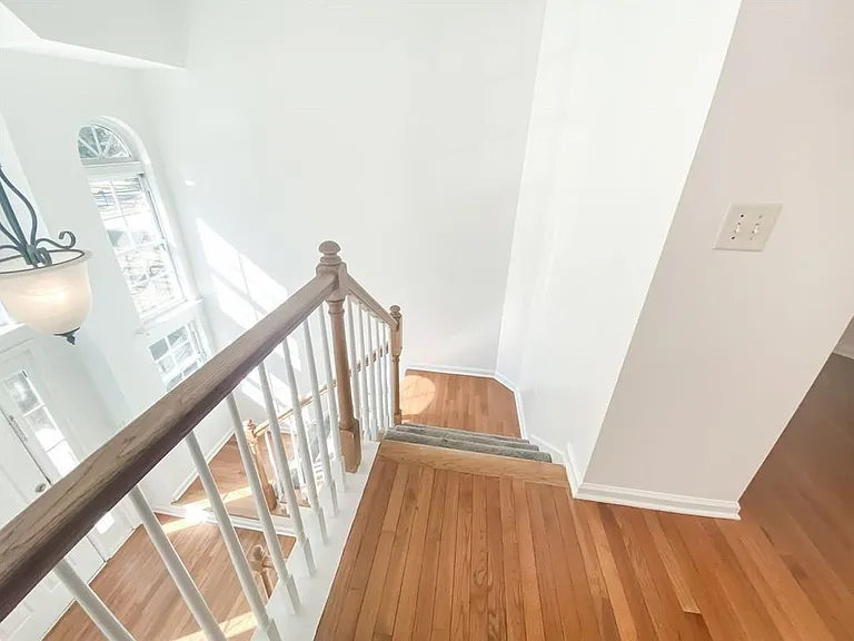 1068 S Gordon Rd — Photo 6