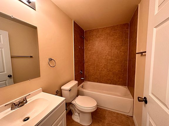 5th image of 618 SE 13th Ave