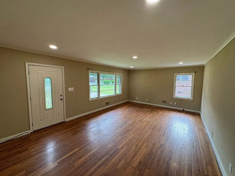 1260 Cherokee Ave — Photo 6