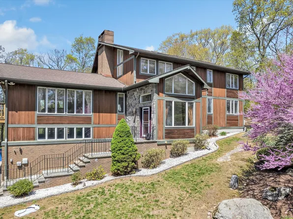 81 Georges Lane, Monroe, CT 06468