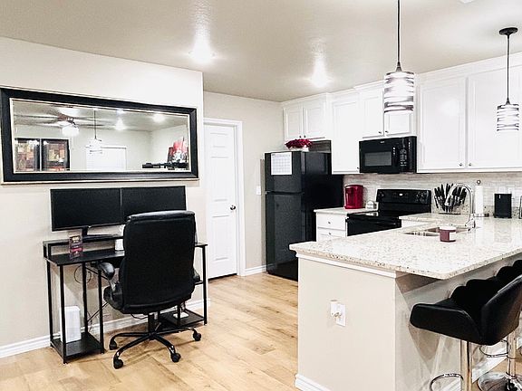 5th image of 3140 Westminster Dr Unit A