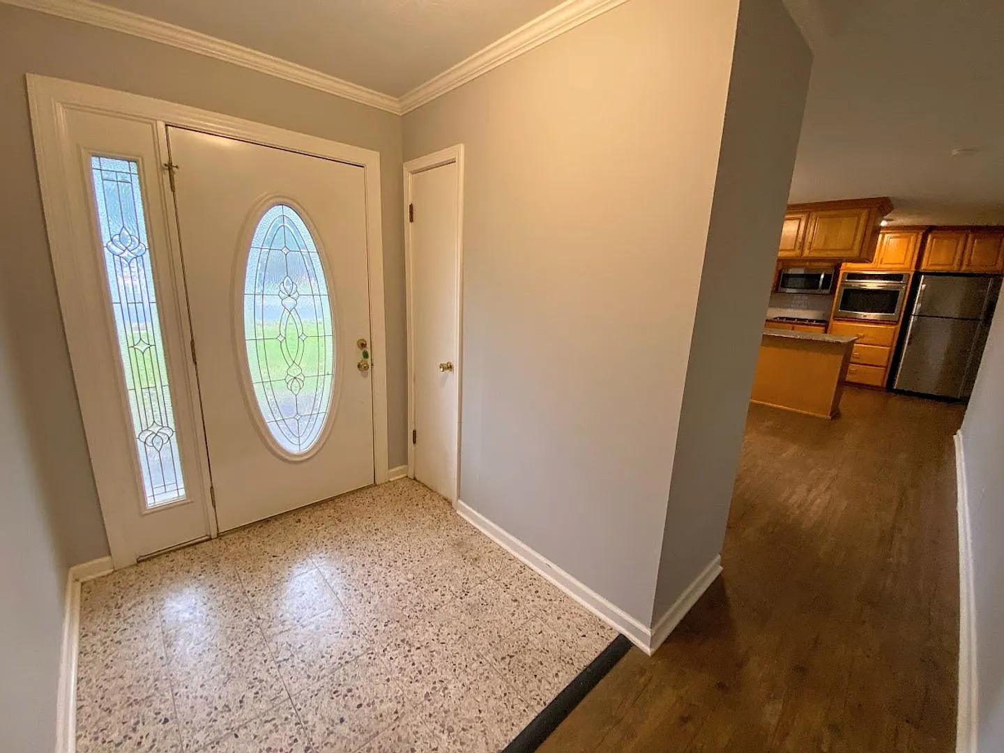 Spacious 4-Bedroom Home in Prime LocationWalk to Nearby Top Schools! — Photo 2