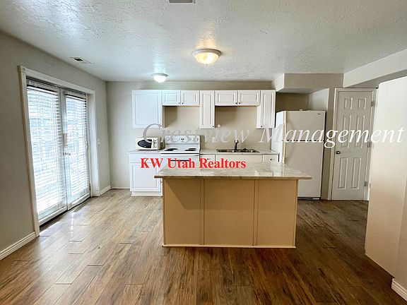 3rd image of 10519 S Poplar Grove Dr #2DOWN