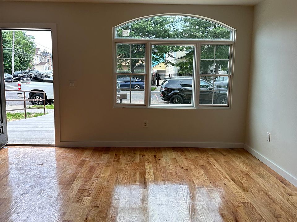 1st image of 133 Avenue 115 St #1