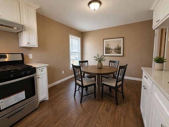 3rd image of 7132 Maple Park Dr