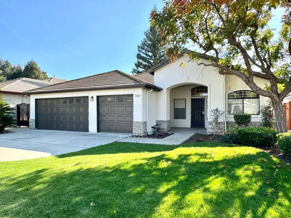 2285 E Omaha Ave, Fresno, CA 93720