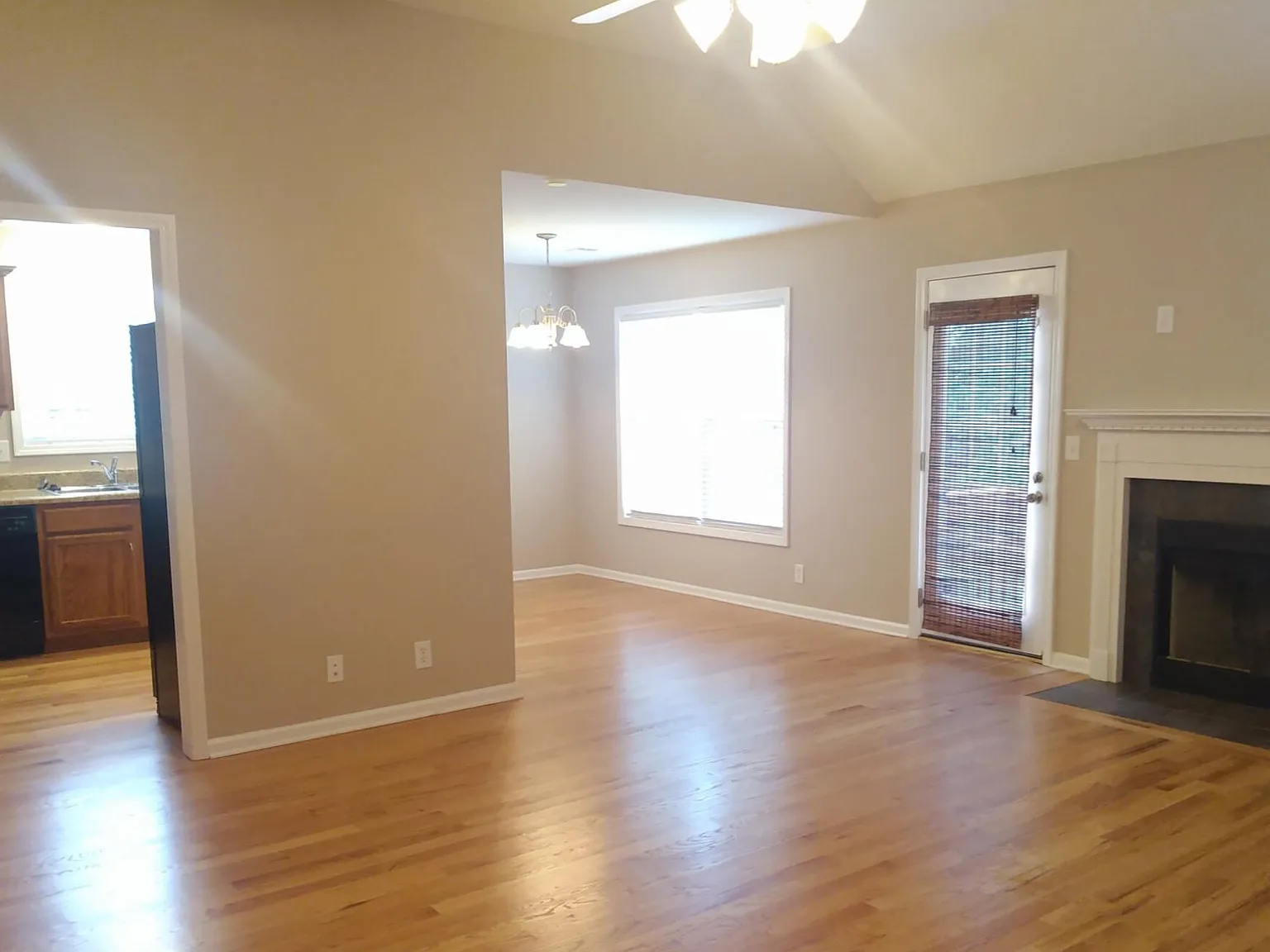 3 bed, 1368 sqft, $1,800 — Photo 2
