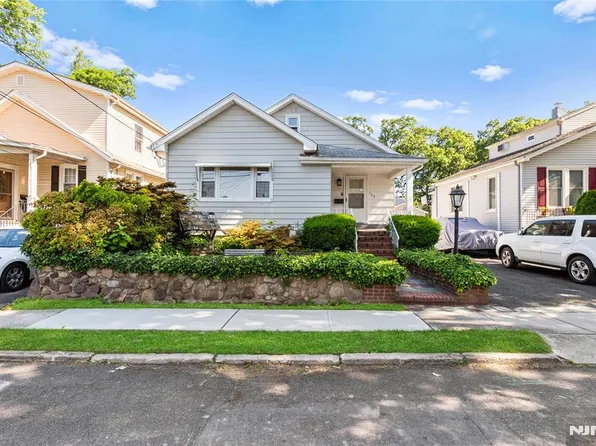 169 Harcourt Ave, Bergenfield, NJ 07621