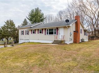 40 Kenyon Rd, Waterford, CT 06385