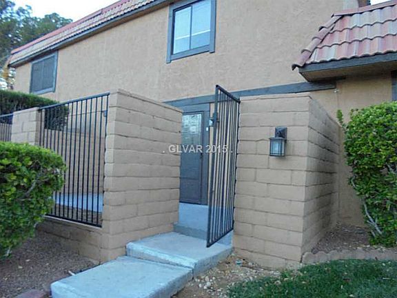 3rd image of 300 Brookside Ln Unit B