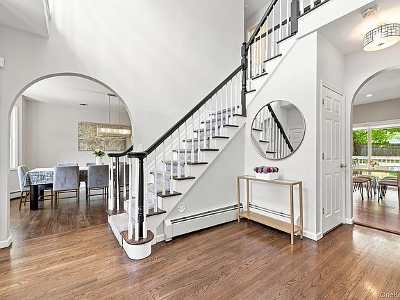 3rd image of 2 Belmar Court