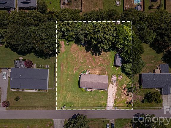 4th image of 121 Pine State Rd