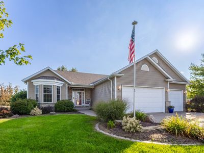 414 Fenceline Dr, Blue Grass, IA, 52726