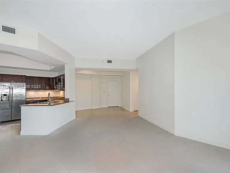 20000 Country Club Dr #412 — Photo 3