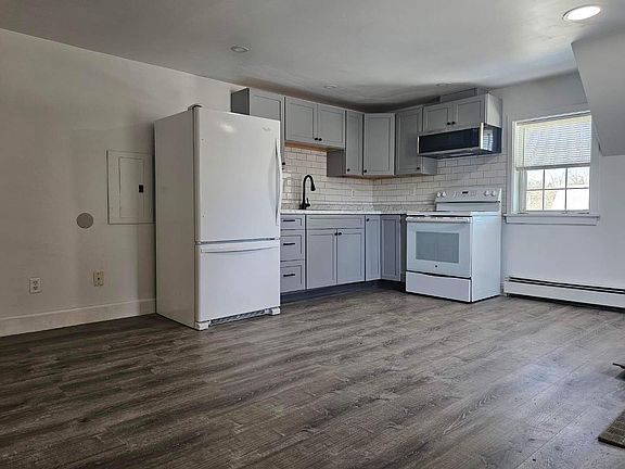 3rd image of 345 Essex St APT 4