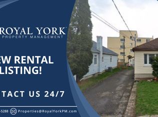304 Frontenac St #2, Ottawa, ON K1L 6K9