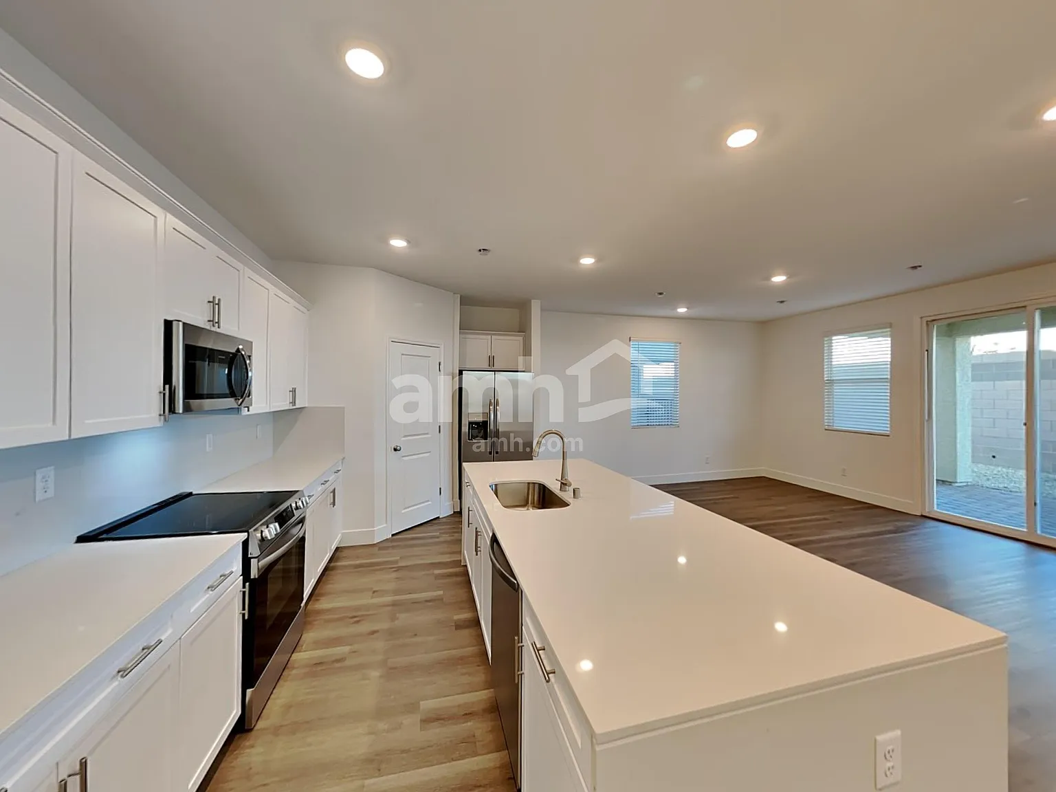 4 bed, 3.0 bath, 2239 sqft, $2,705 — Photo 4