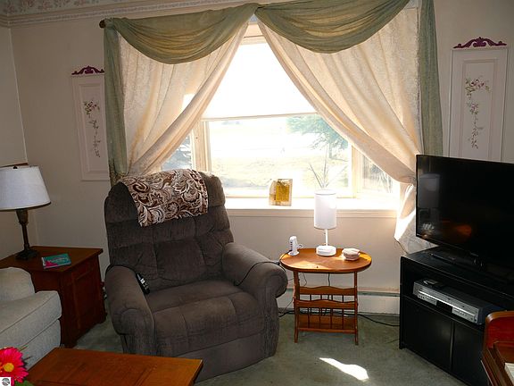 5th image of 202 Court St