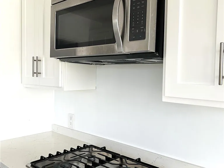 1443 W 9th St — Photo 14