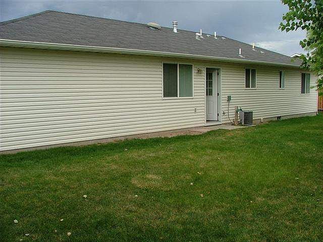 2nd image of 838 1st Ave E