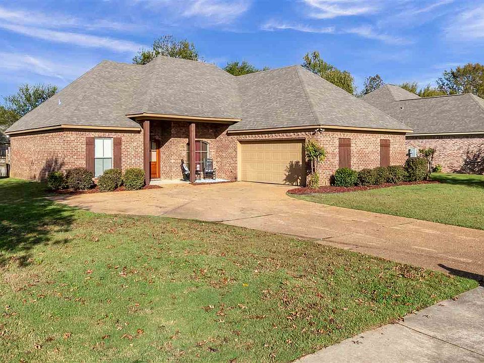 1st image of 107 Creekside Dr