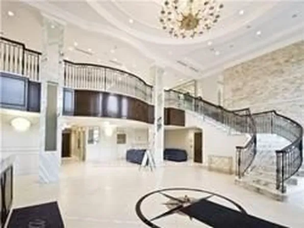 89 S Town Centre Blvd, Markham, ON