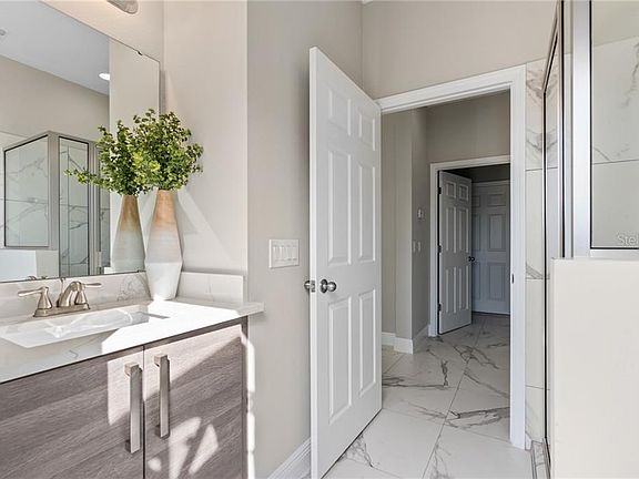 5th image of 203 Athabasca Dr