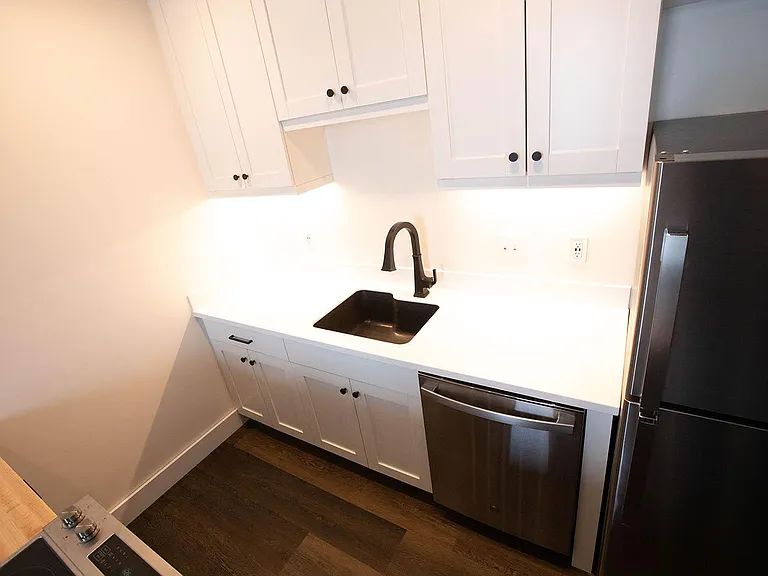 411 W Portage Ave #6 — Photo 10