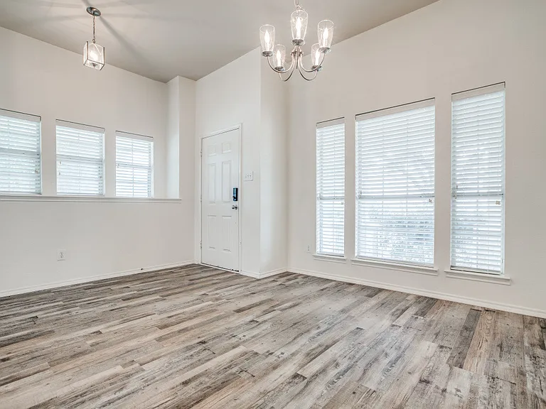 9900 Northgate Dr — Photo 15