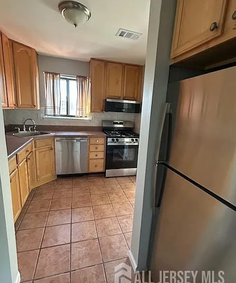 212 N Oaks Blvd — Photo 9