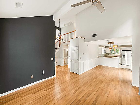 3rd image of 2 Wood Ave