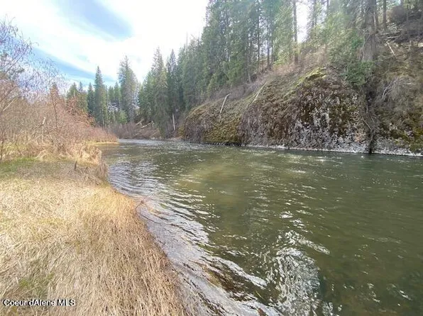 43 Stagecoach Rd, Santa, ID 83866