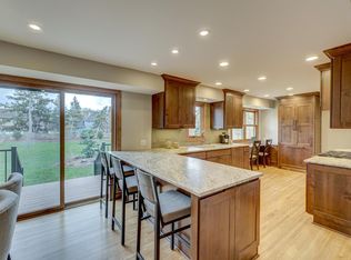 1300 Oakcrest Ave, Roseville, MN 55113