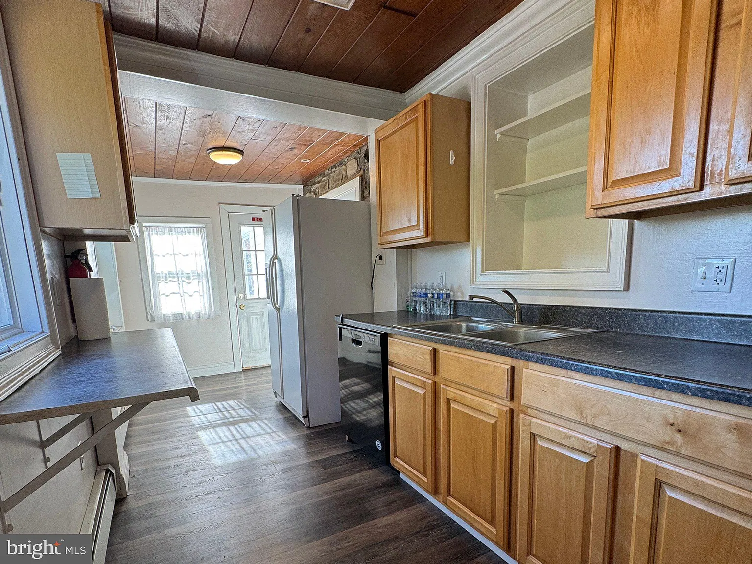 3 bed, 2.0 bath, 1134 sqft, $2,500 — Photo 3