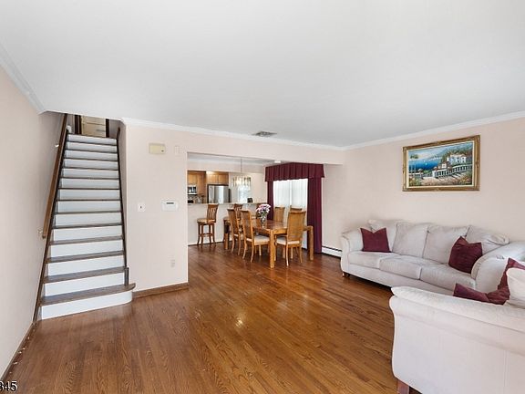 4th image of 154 Milton Ave