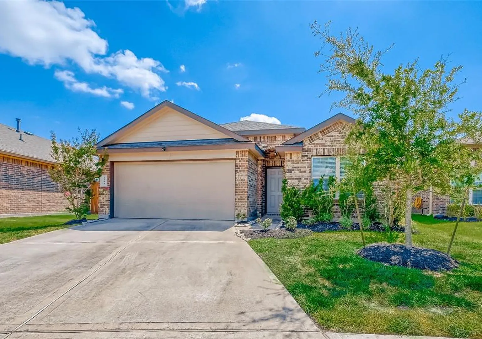 Pet Friendly, One Story 3 Bedroom Available! — Photo 2