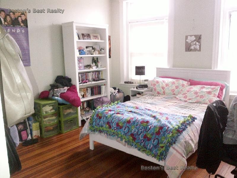 2nd image of 17 Strathmore Rd #19A