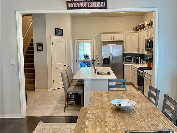 3rd image of 1058 Shadow Bluff Dr