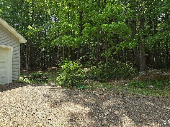 4th image of 77 Cemetery Road