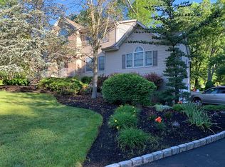27 Wachs Way, Valley Cottage, NY 10989