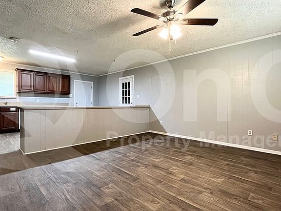 4th image of 213 Raymond St