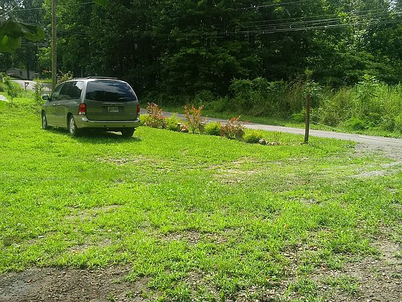 3rd image of 124 Pleasant Ln