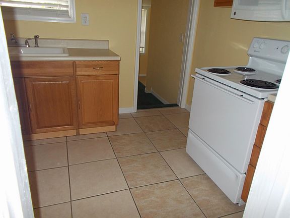 3rd image of 915 Cornelius Ave