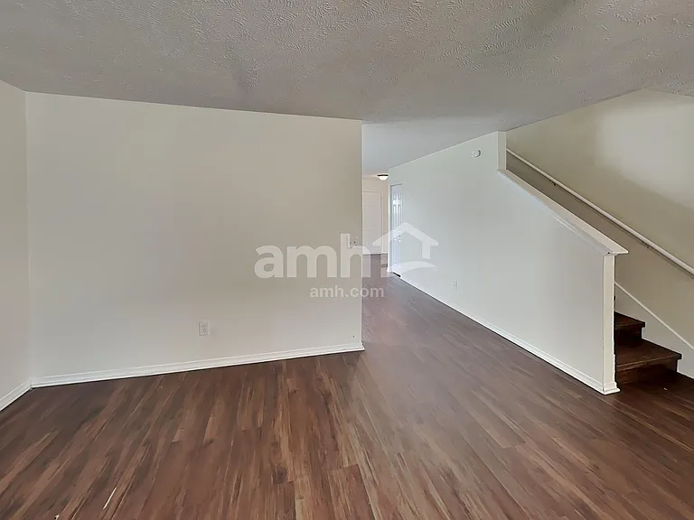 2651 Sutherland Dr — Photo 7