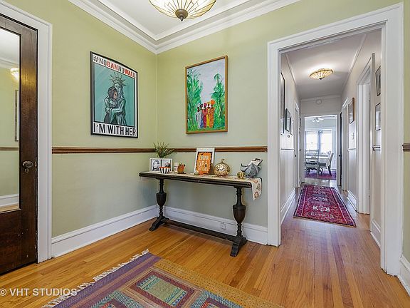 2nd image of 1422 W Thorndale Ave APT 3