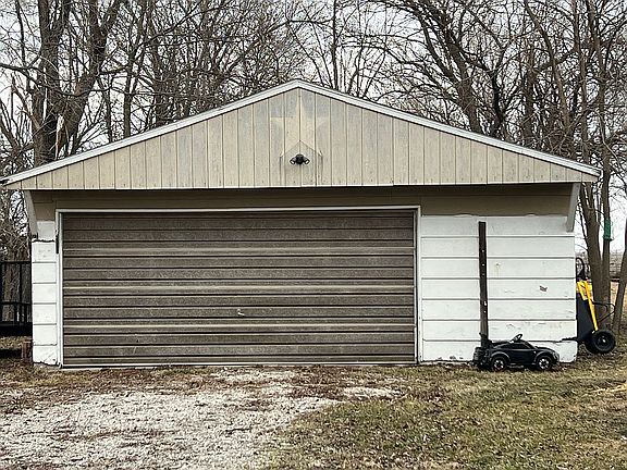 Detached Garage