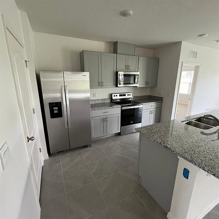 3 bed, 2.0 bath, 1685 sqft, $2,500 — Photo 2